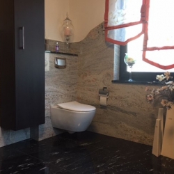 Komplettbad Granit mit gezackter Abschlußkante